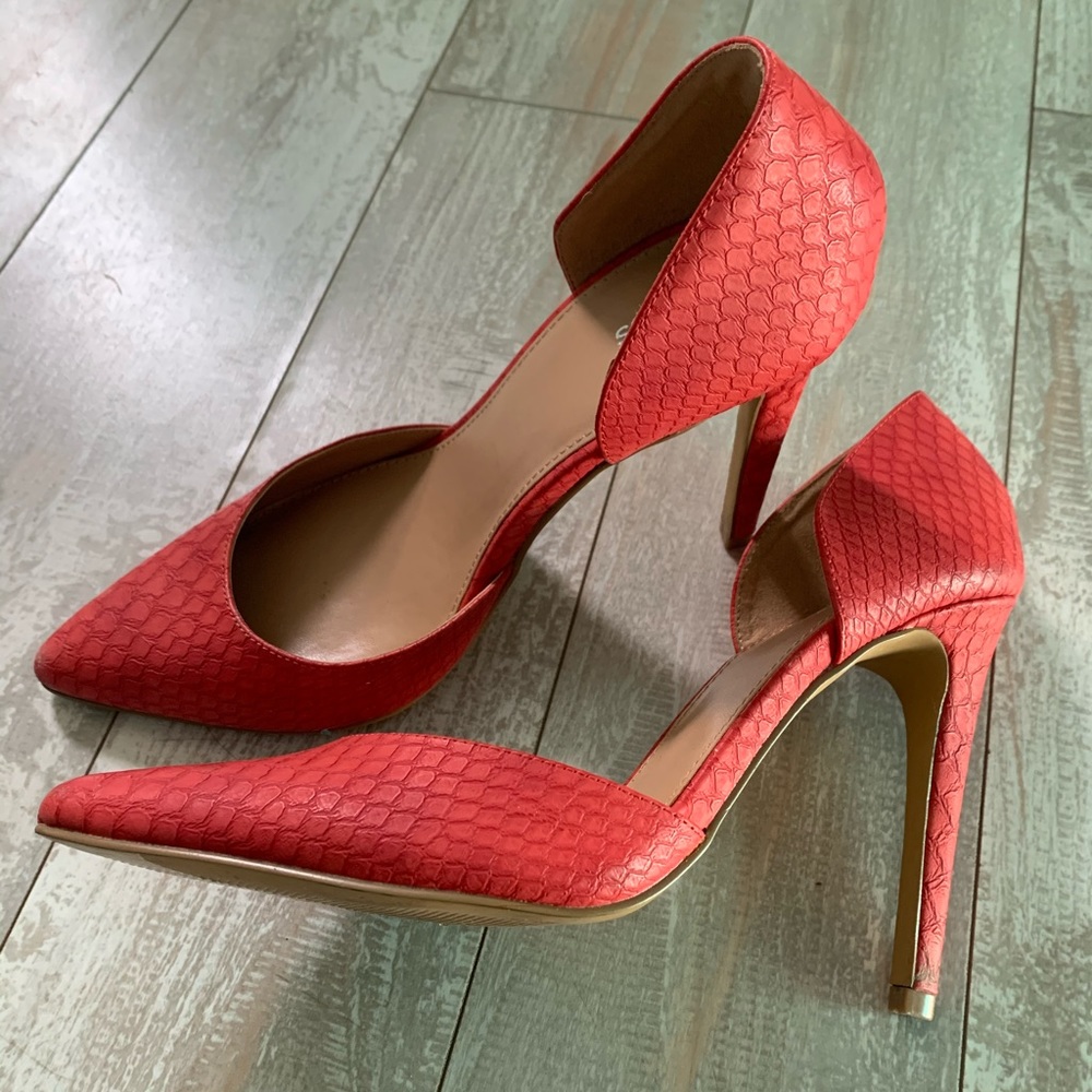 Express Red Pumps